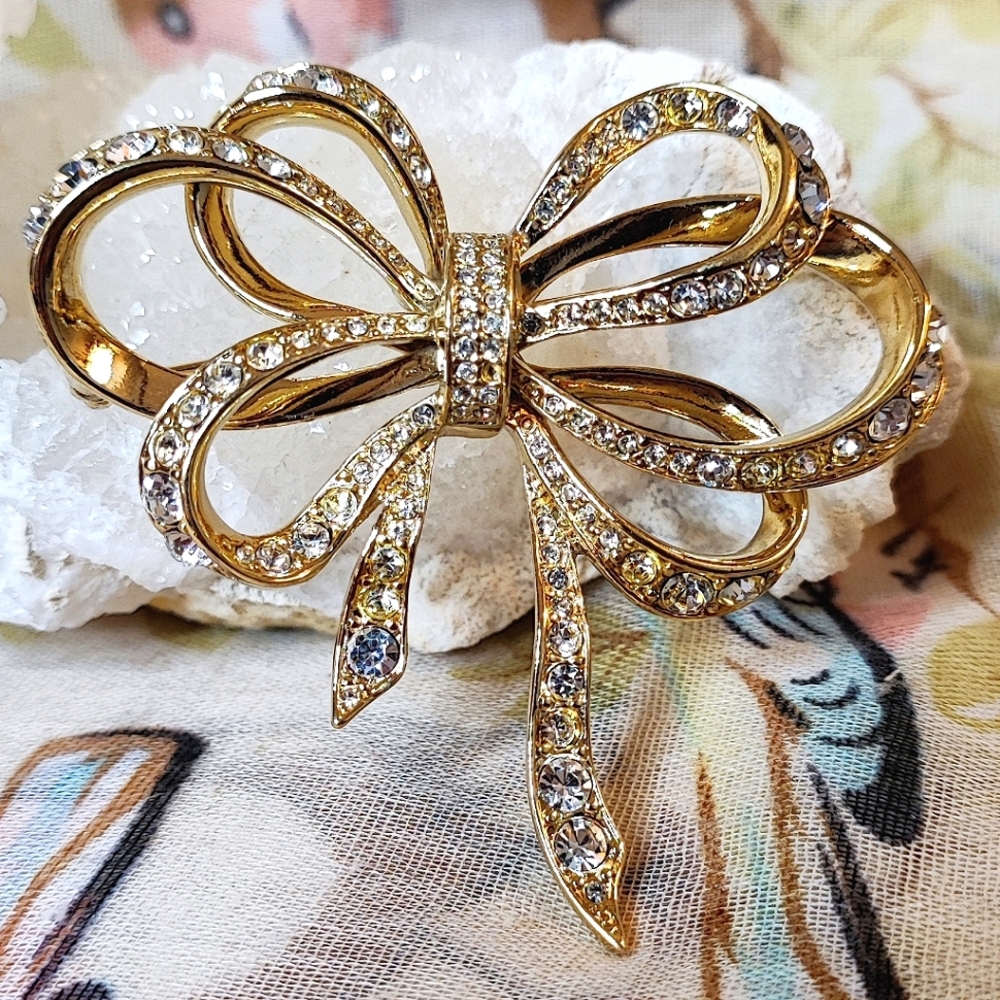 KJL for Avon Kenneth J Lane Vintage Gold Tone Huge Bow Ribbon Rhinestone Brooch